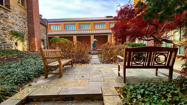 Courtyard with two benches and fountain